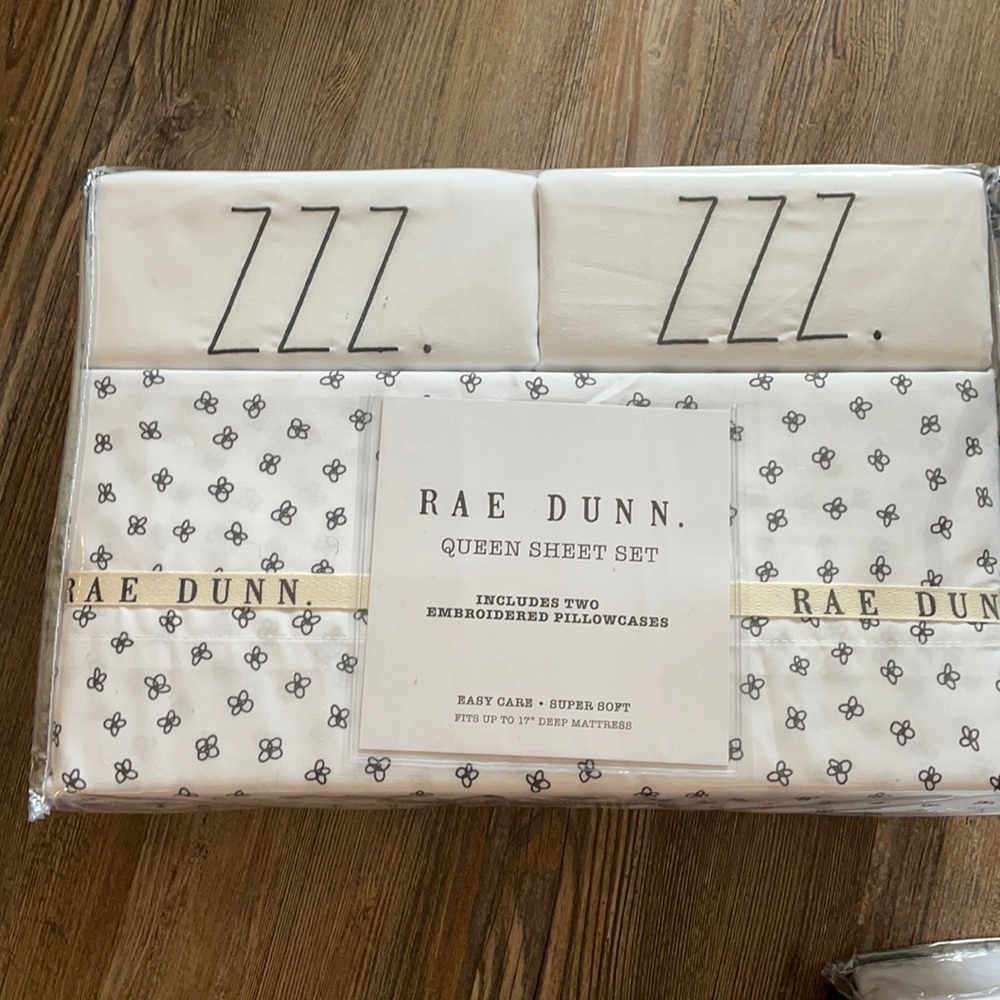 Queen sheets set Rae Dunn zzz